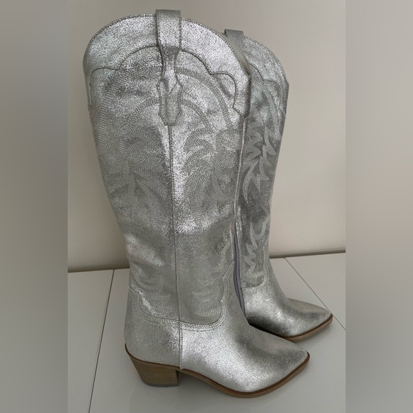 Dolce Vita Solida Leather Silver Metallic
Embroidered Cowboy Western Boot Sz 6.5 - Picture 14 of 15